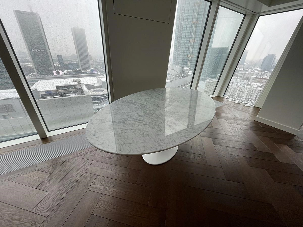 Stół TULIP ELLIPSE MARBLE CARRARA biały - blat owalny marmurowy, metal